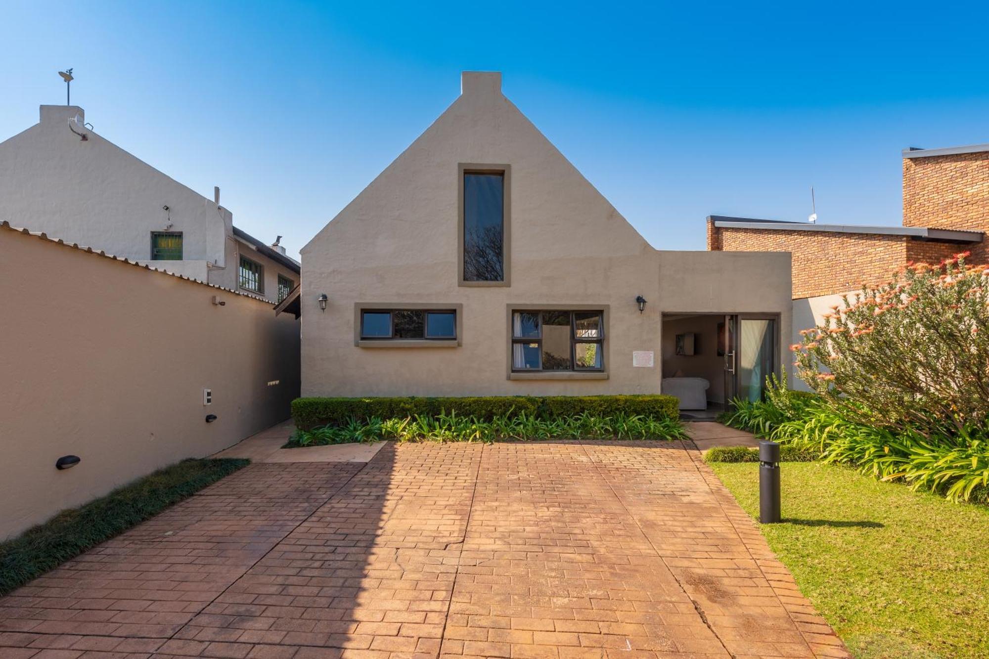 Ginger Barn Retreat - 1km From Menlyn Holiday home *