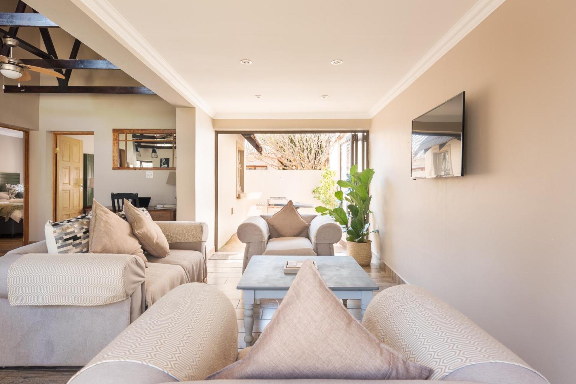 Ginger Barn Retreat - 1km From Menlyn Holiday home *